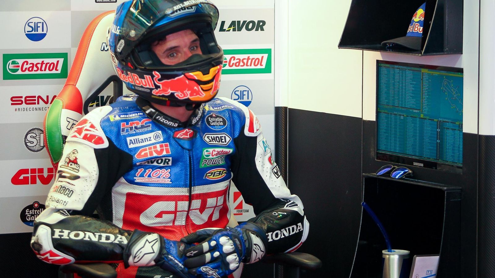 Álex Márquez, apesadumbrado pro la situación.