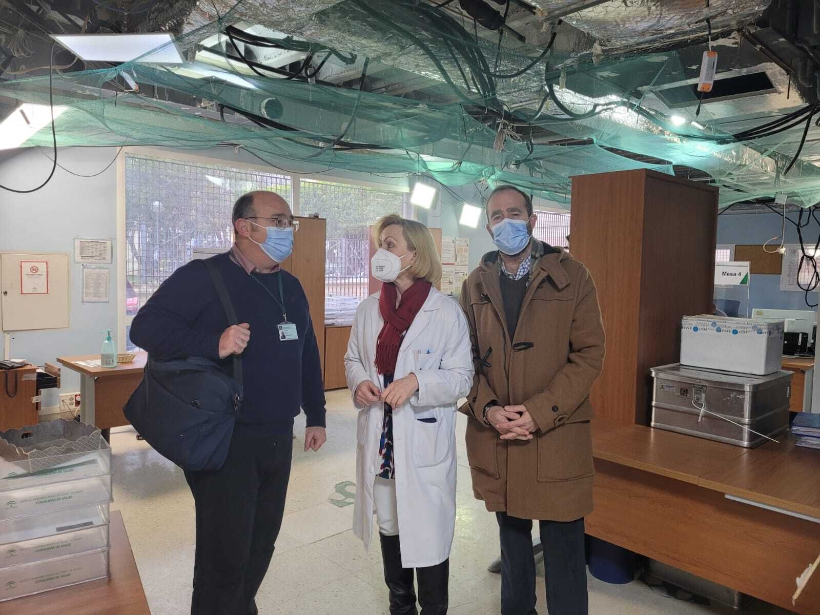 El gerente del Distrito Sanitario Bahía de Cádiz, Antonio García, ha visitado el centro.