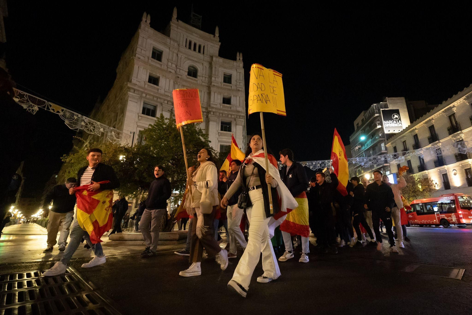 Manifestación contra la amnistía por las calles de Granada