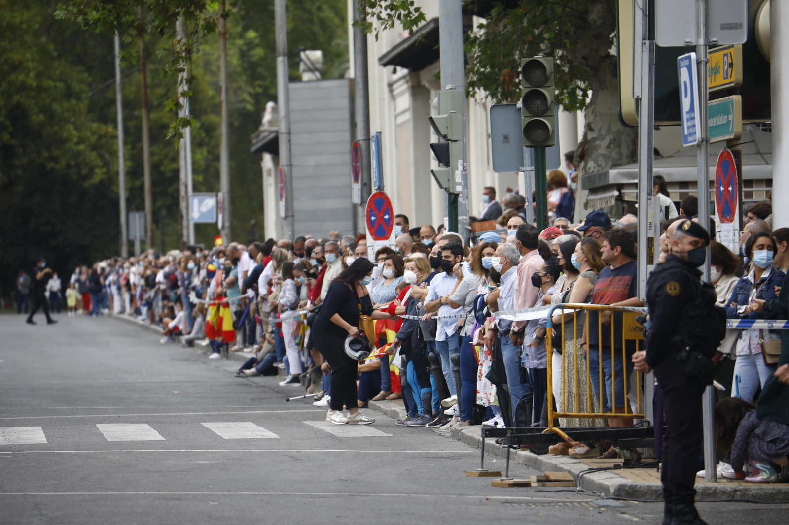 El desfile por la celebración de la semana de la Guardia Civil en Córdoba, en fotografías