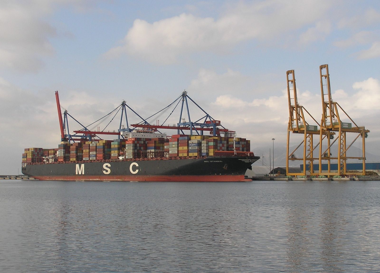 El ‘MSC Istanbul’ atracado en el puerto de Málaga.