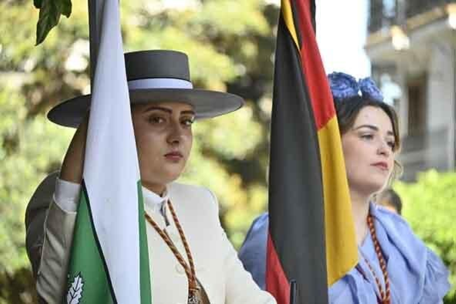 Las mejores imágenes de los peregrinos en la salida de Emigrantes