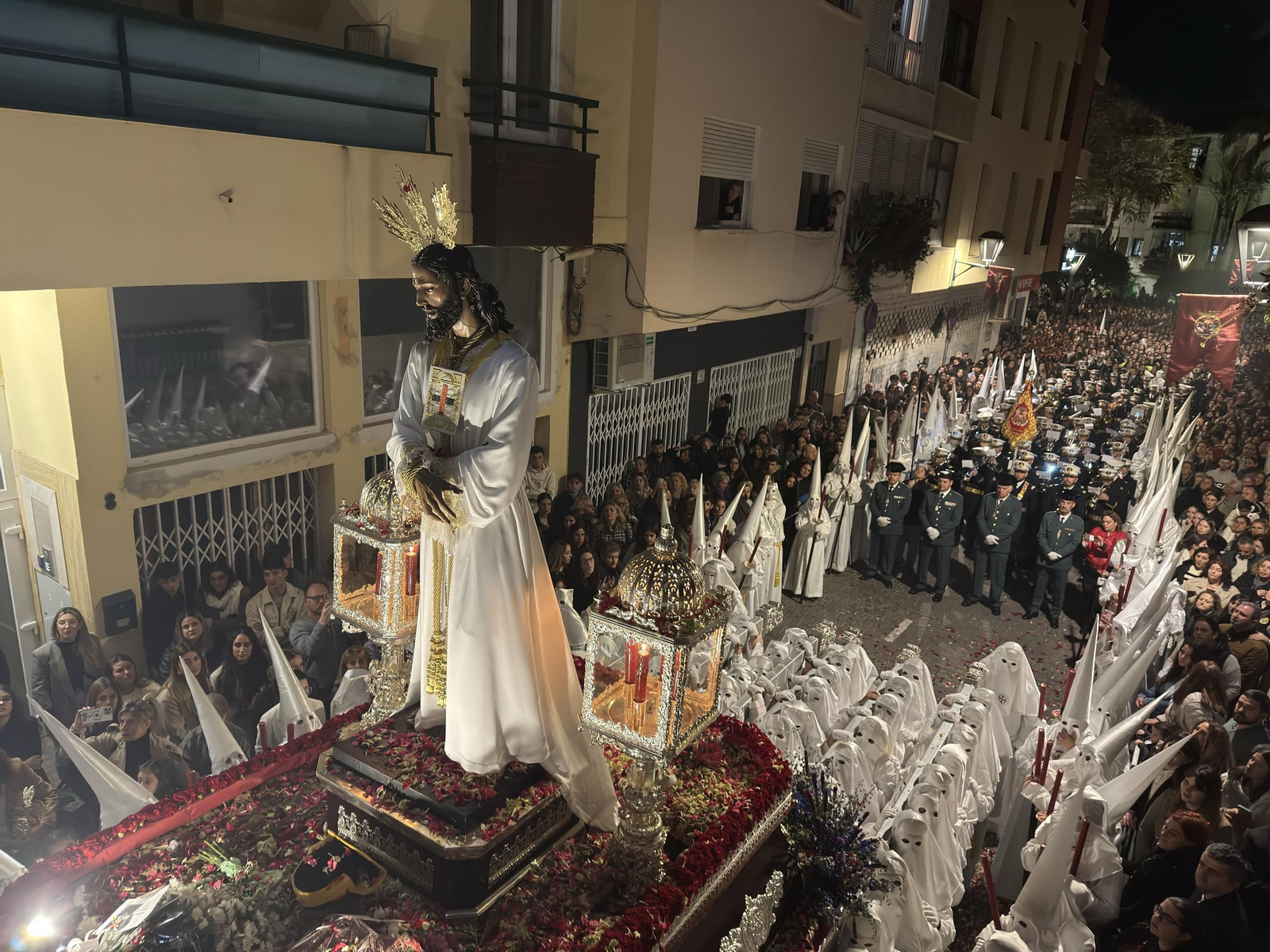 El Cautivo procesiona el Miércoles Santo en Estepona, en imágenes