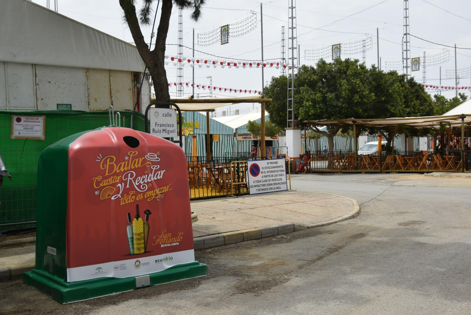 Contenedor de vidrio decorado para la Feria del Carmen.