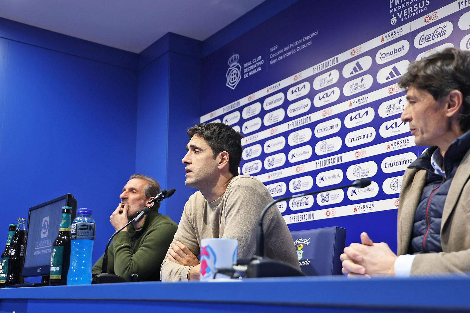 Imágenes de la Presentación de Íñigo Vélez como nuevo entrenador del Recreativo de Huelva