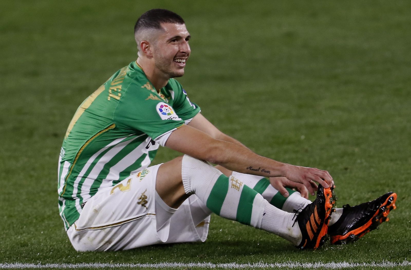 Guido Rodríguez, en el momento en el que pidió el cambio ante el Celta.