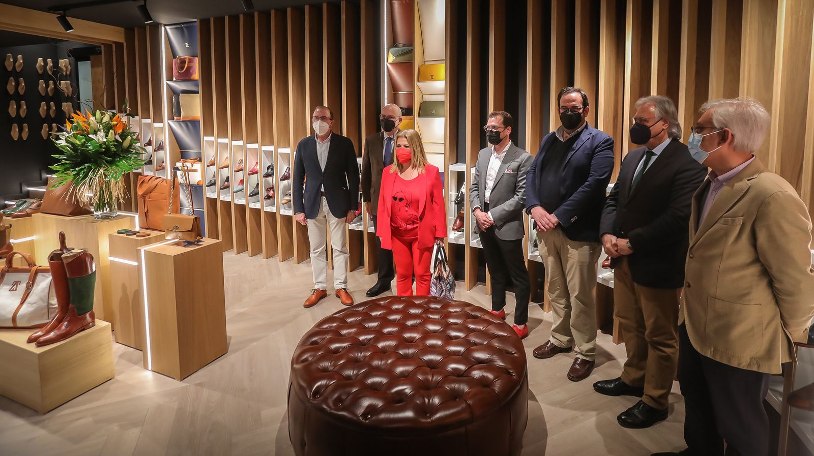 Abraham Zambrana inaugura taller y zapatería de lujo en el centro de Jerez