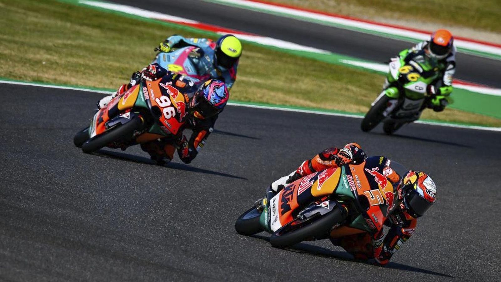 Jaume Masía (5), por delante de Daniel Holgado.