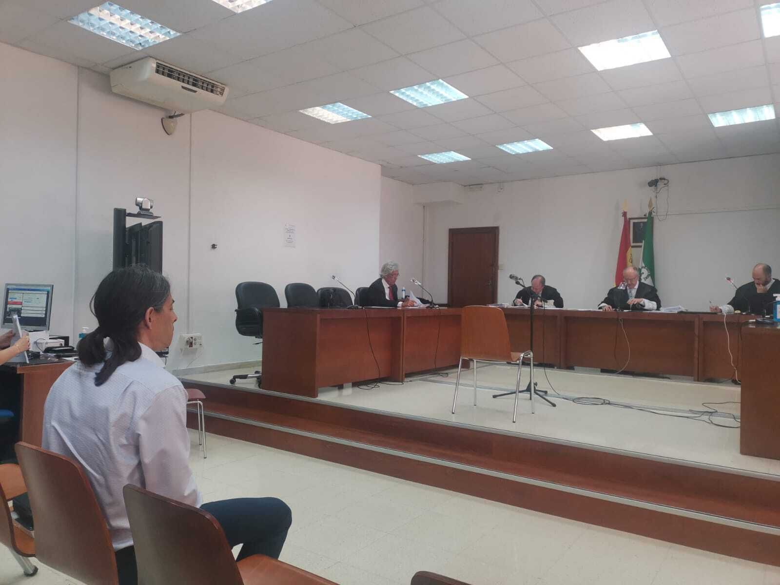 El osteópata justo antes de declarar ante los magistrados.