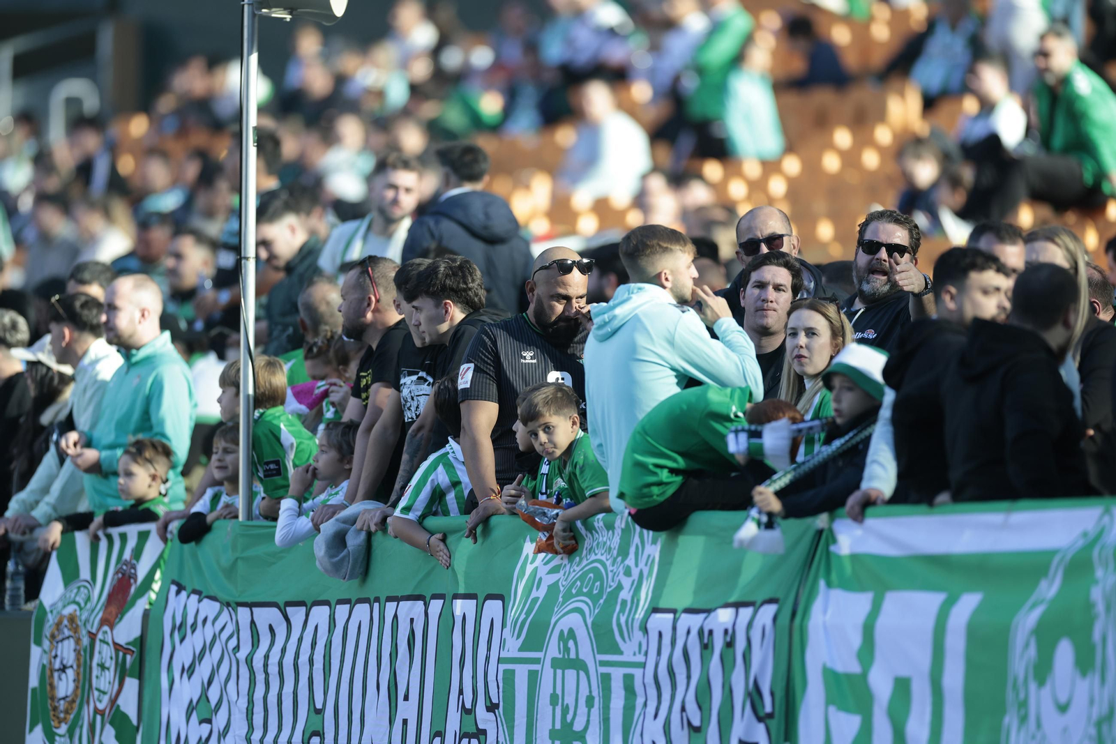 Búscate en las fotos del Betis - Girona