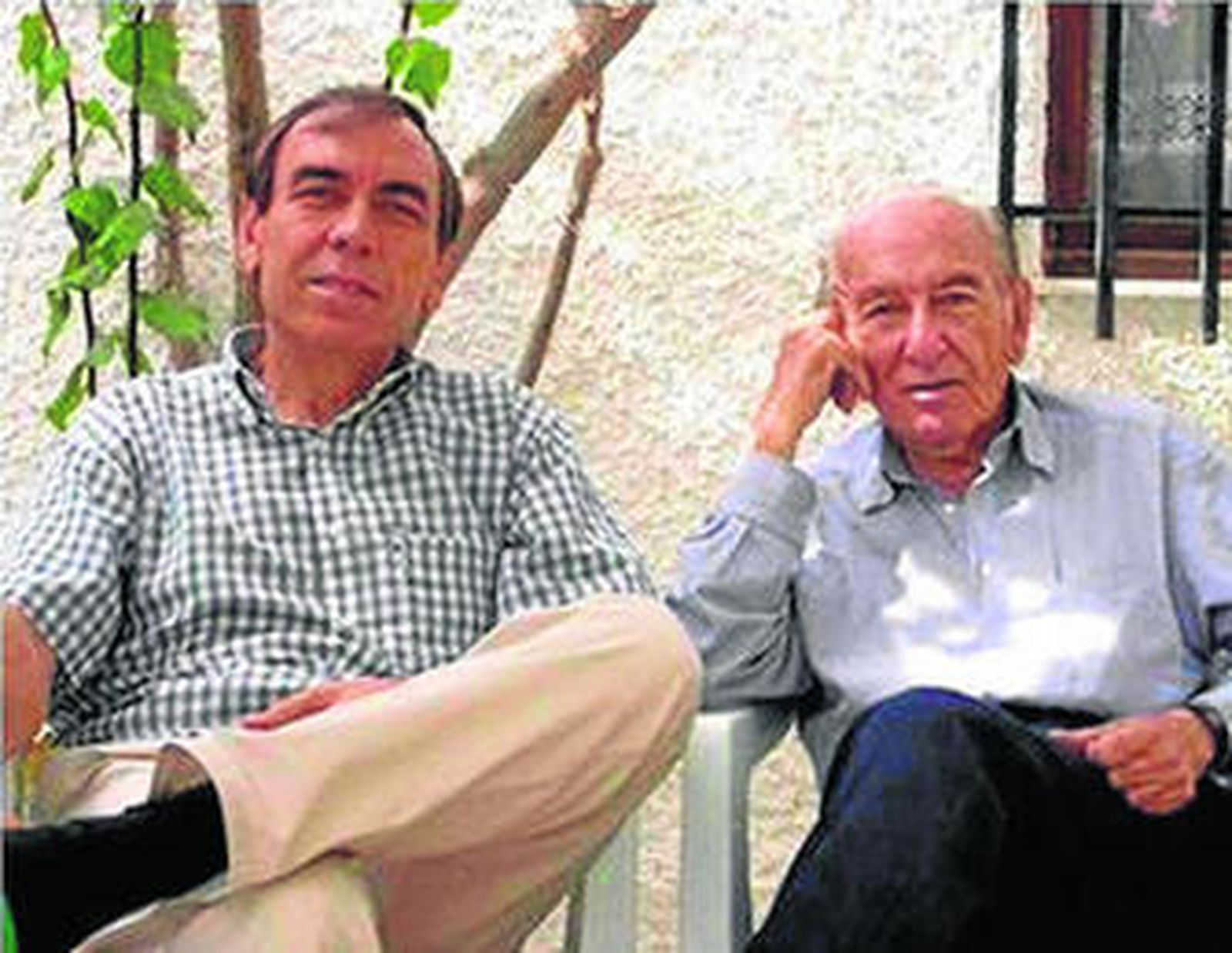 Manuel del Águila acompañado de su sobrino Francisco Capel.