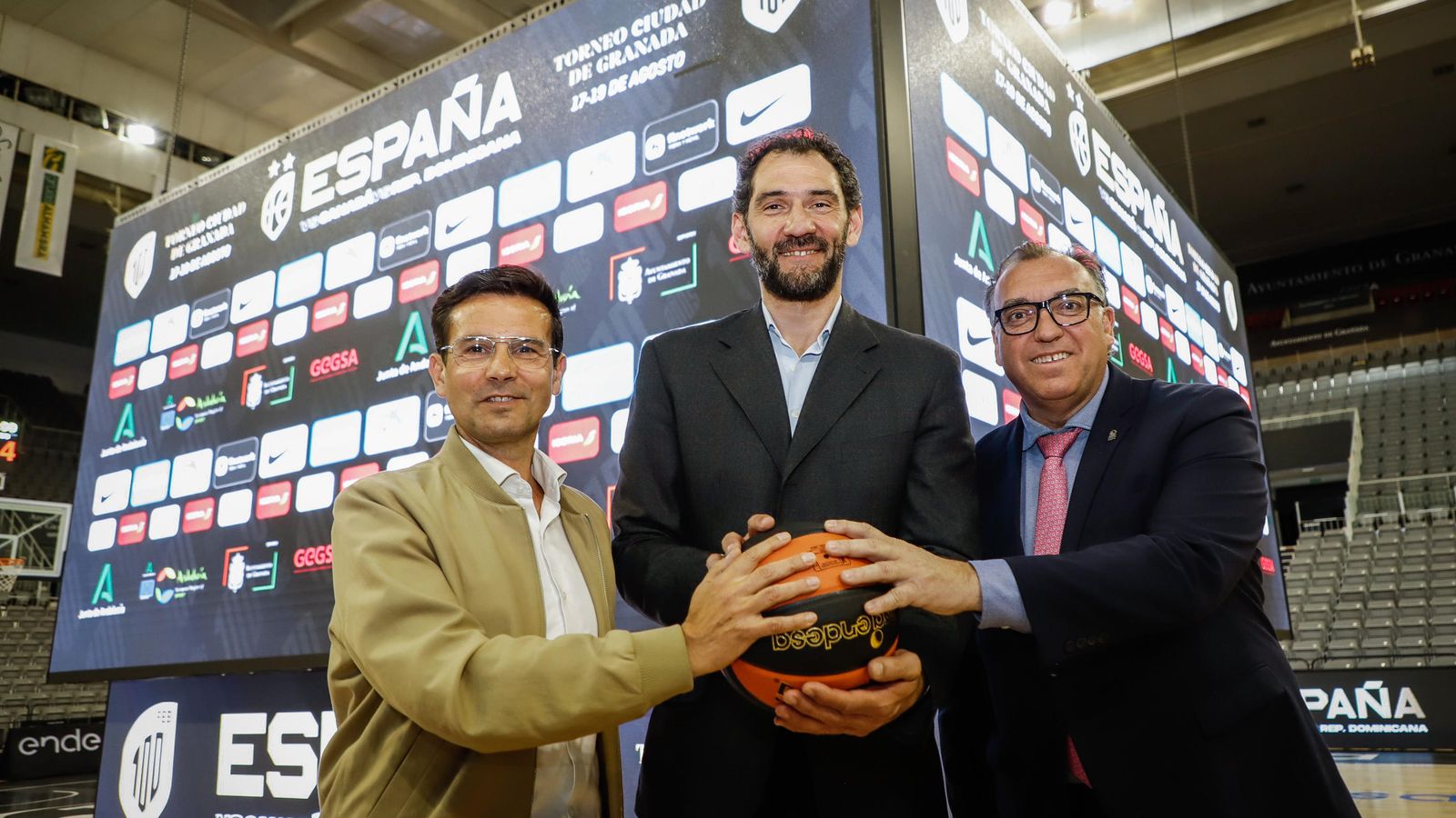 Francisco Cuenca junto a Jorge Garbajosa y Arturo Bernal.