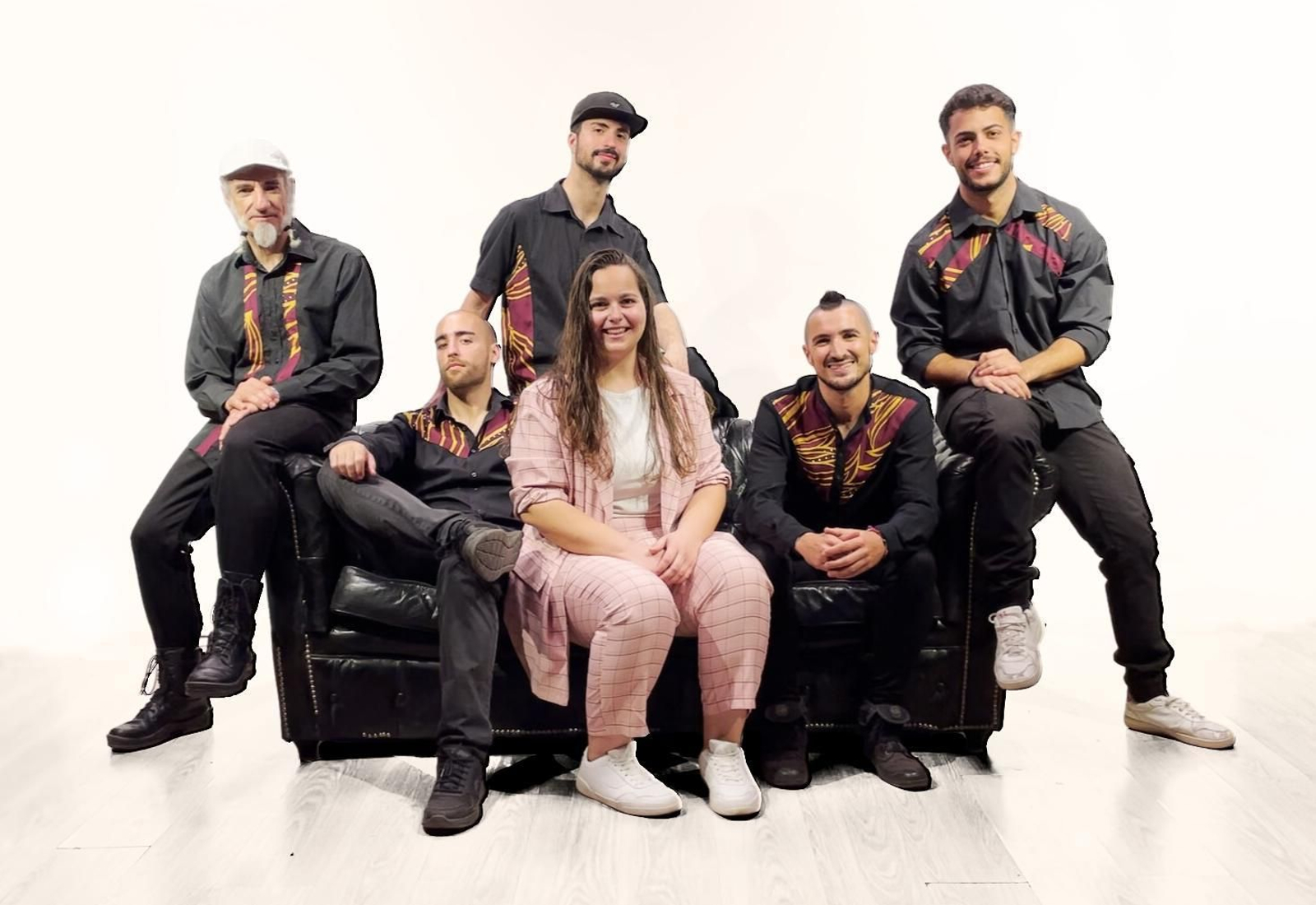 Integrantes de la banda Gata Brass Band.