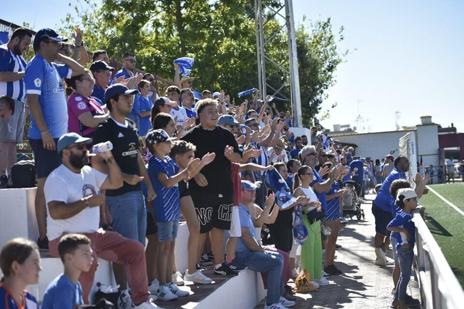 Los aficionados del Xerez CD podrán arropar a los azulinos en el Pérez Ureba el domingo. Los aficionados del Xerez CD podrán arropar a los azulinos en el Pérez Ureba el domingo.