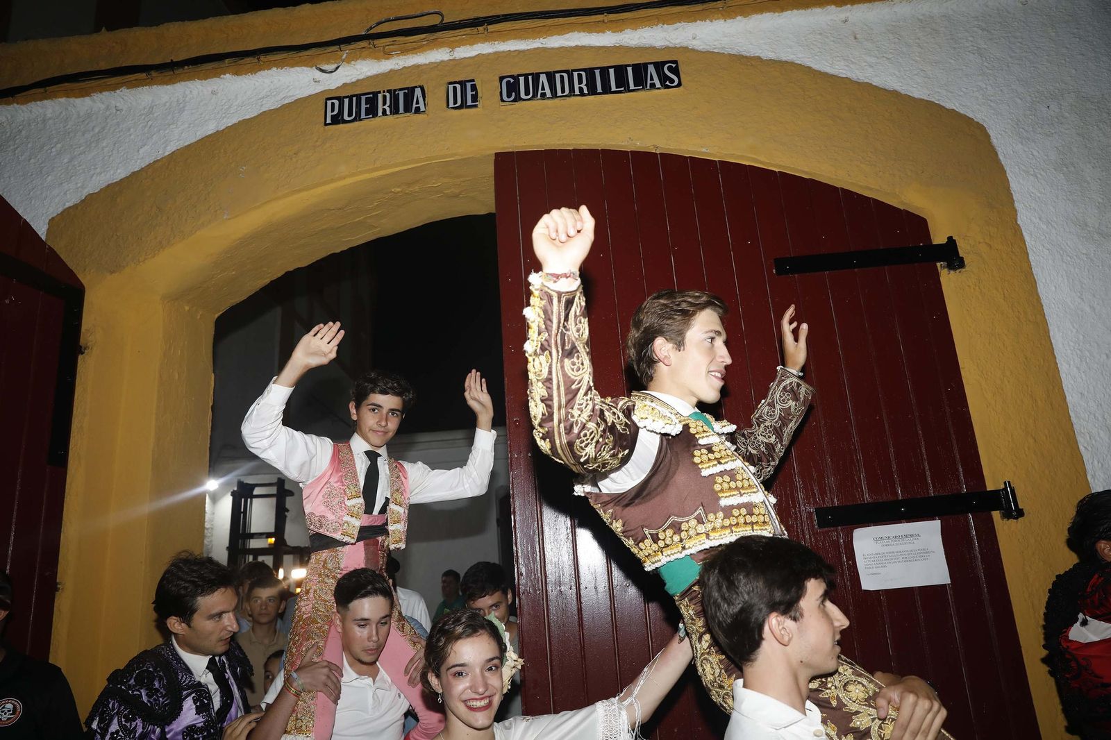 Fotos del triunfo de Manuel Roman y Javier Zulueta con la buena novillada de Núñez de Tarifa que abrió la Feria de La Línea