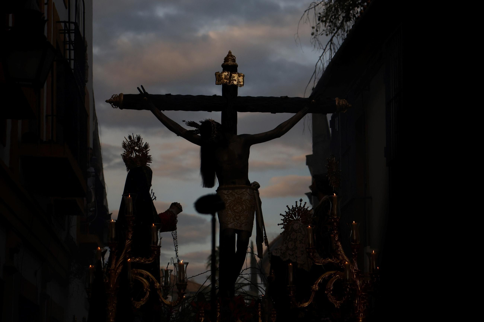 La procesión del Cristo de Gracia en este Jueves Santo de Córdoba, en imágenes