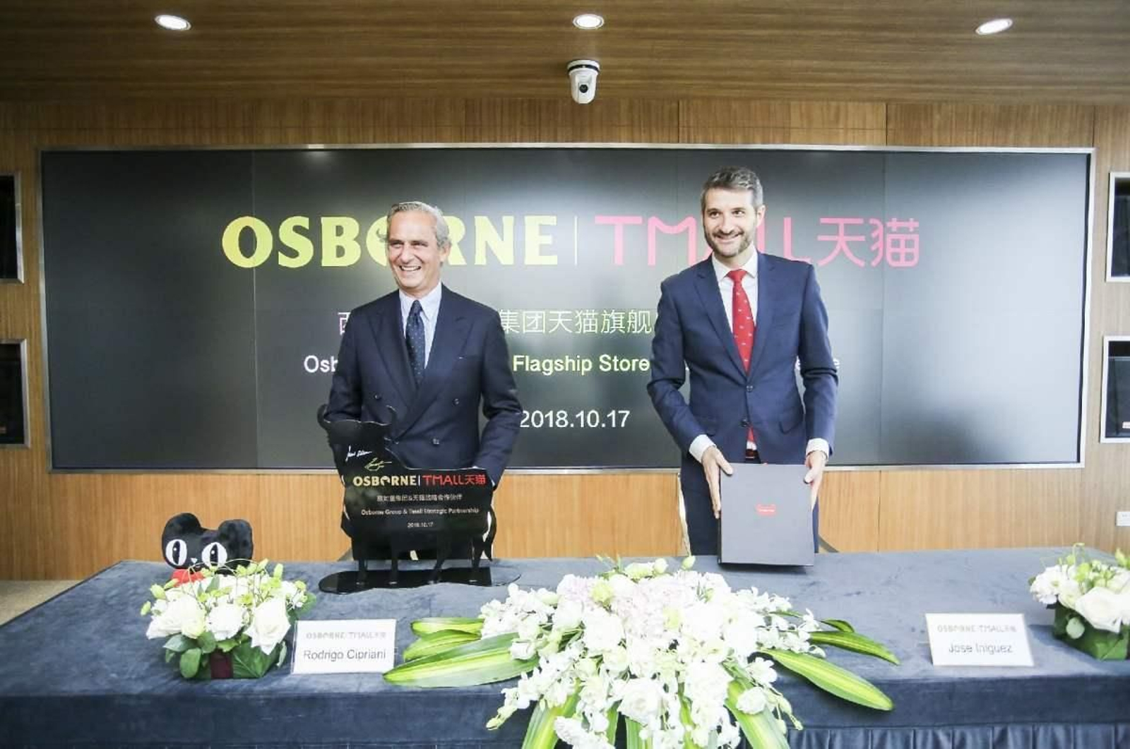 Rodrigo Cipriani Foresio, Managing Director de Alibaba Group y  Jose Iñíiguez, responsable de Osborne en Asia