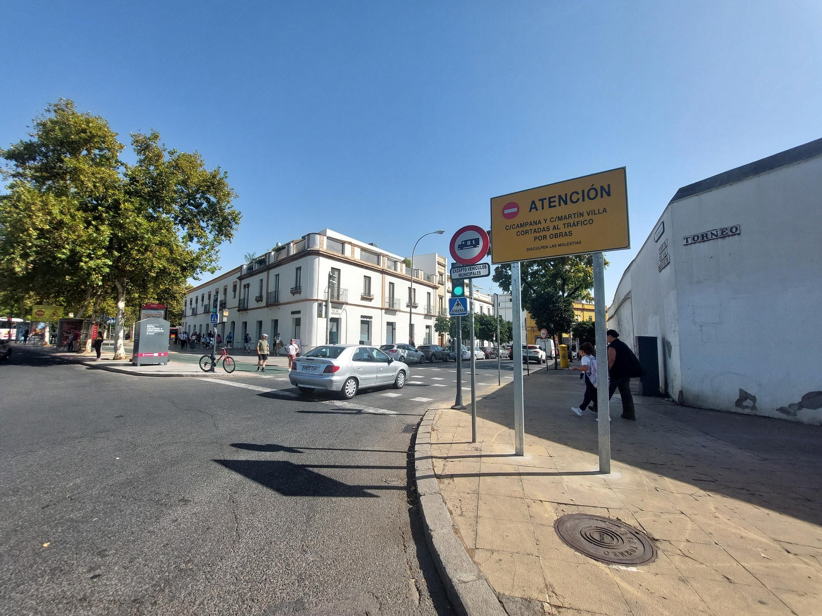 Acceso al centro por Barqueta y calle Calatrava sin más restricción al tráfico que a los camiones de 8T, salvo vehículos municipales.