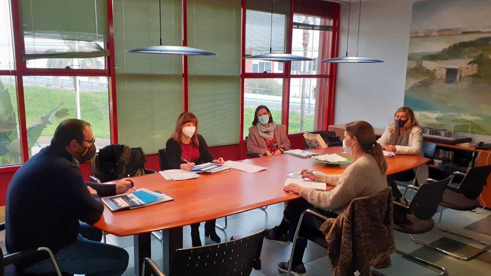 Un momento de la reunión de la coordinadora del programa Eracis.