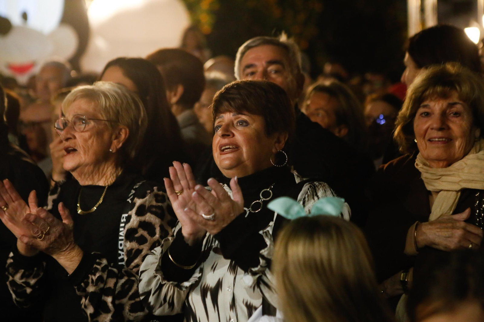 Fotos del encendido del alumbrado navideño en Los Barrios y la gran nevada artificial