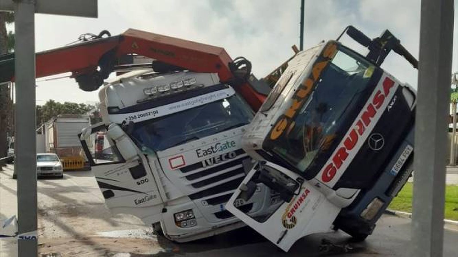Los dos camiones implicados en el accidente.