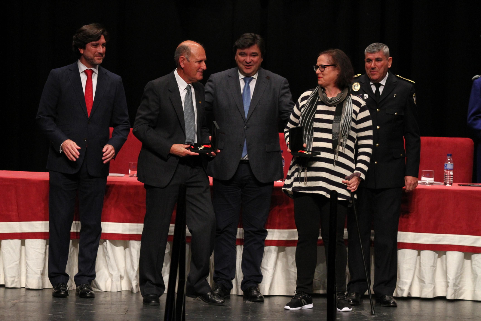La policía Local entrega las medallas en el día de su patrón