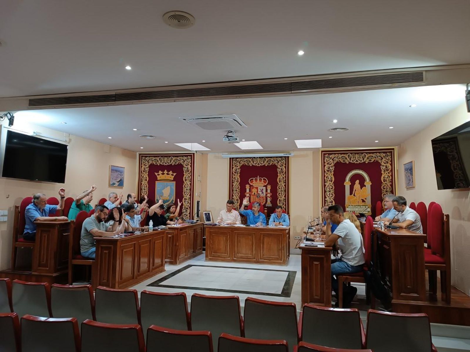 Pleno de Coria del Río donde se ha votado el plan de inversiones.