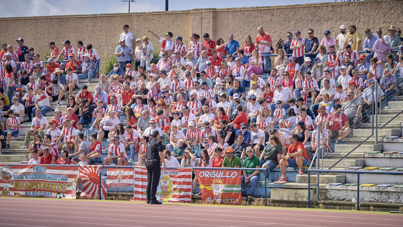 Las fotos de la afición del Algeciras en San Fernando