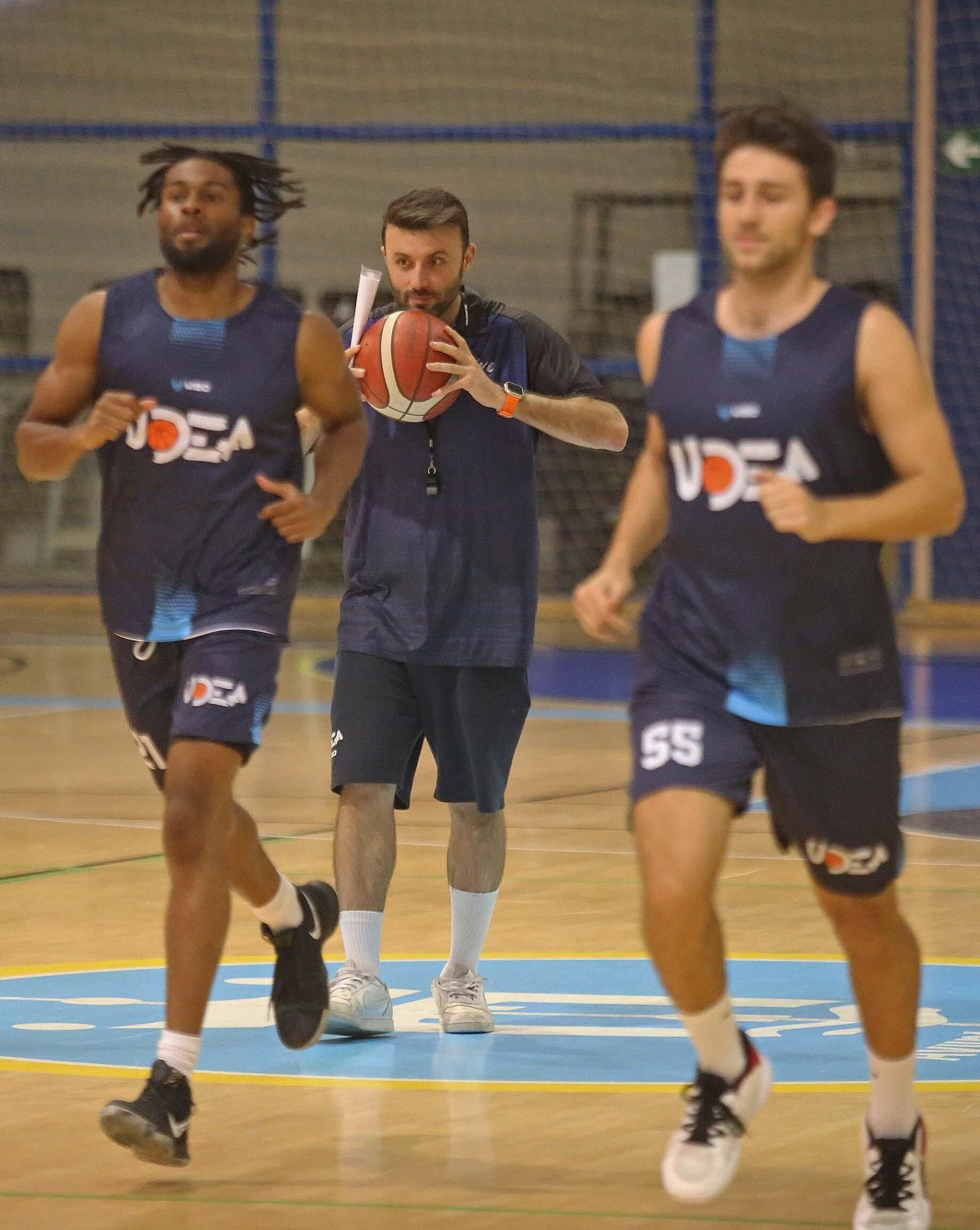 Fotos del primer entrenamiento de Miki Ortega al frente de Udea