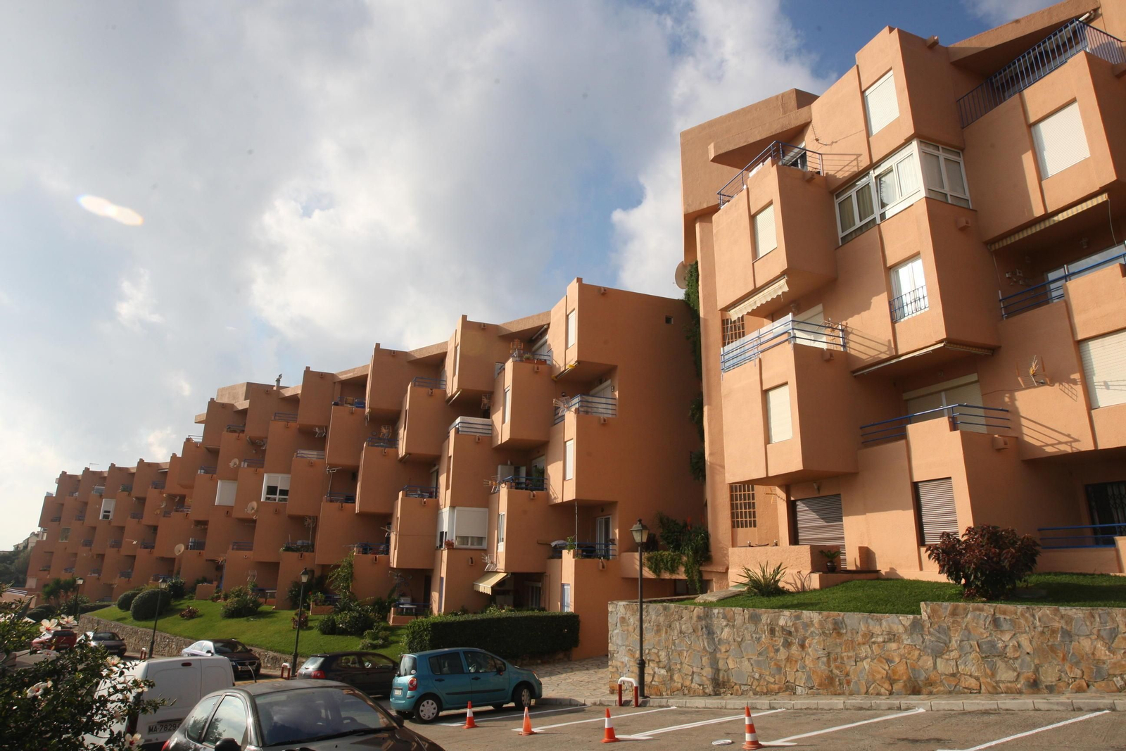 Apartamentos de Torreguadiaro donde Melodie fue retenida.