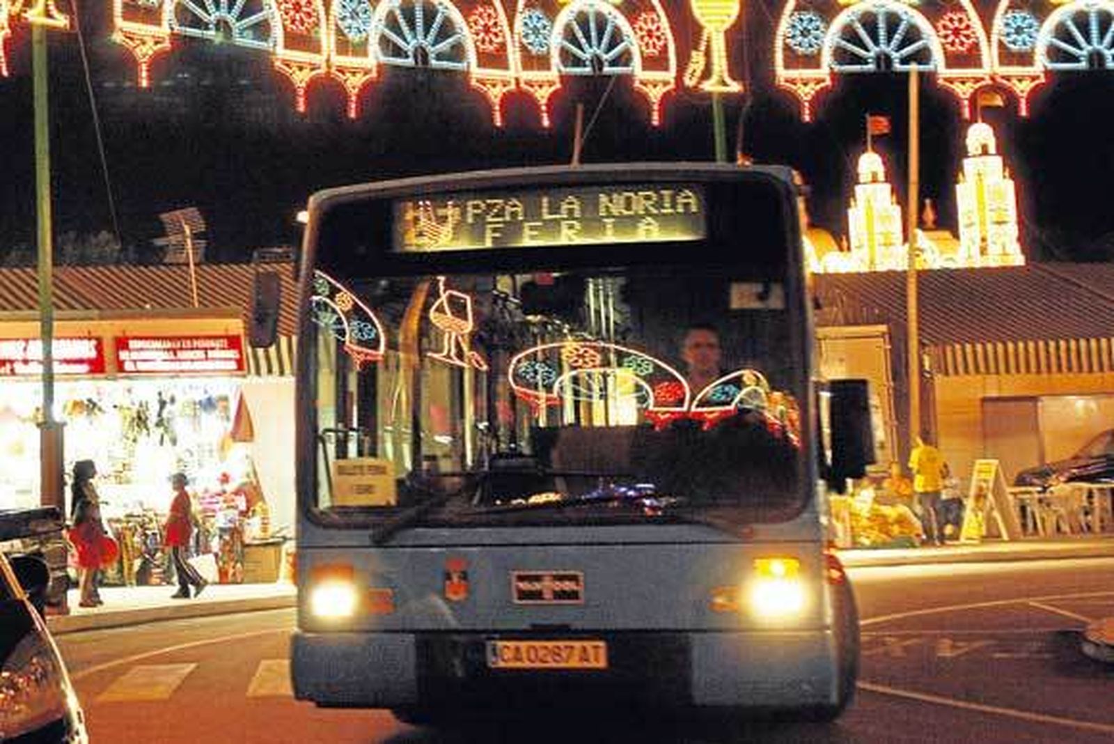 El servicio especial de autobuses funciona hasta altas horas de la madrugada. /Fito Carreto