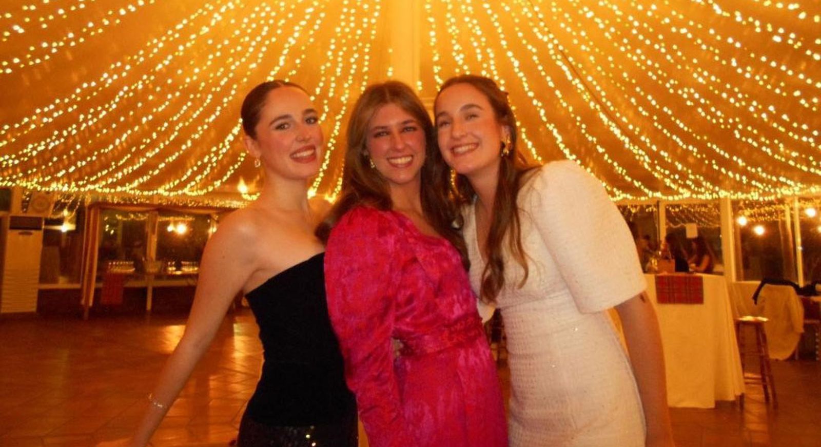 Carla Grosso con Carmen Cantera y Carla Ruiz, durante la celebración de los 18 cumpleaños.