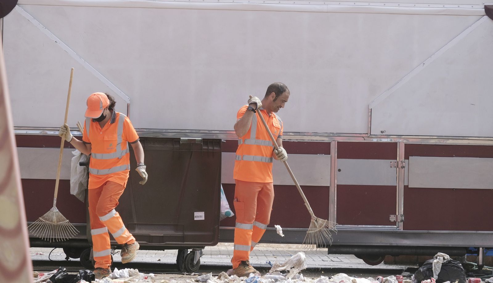 Adiós a la  Feria de Córdoba: El desmontaje de las casetas y las atracciones, en imágenes