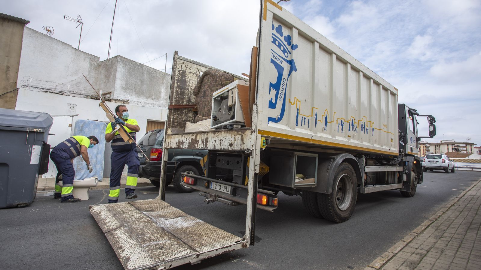 Recogida de electrodomésticos en la capital onubense.