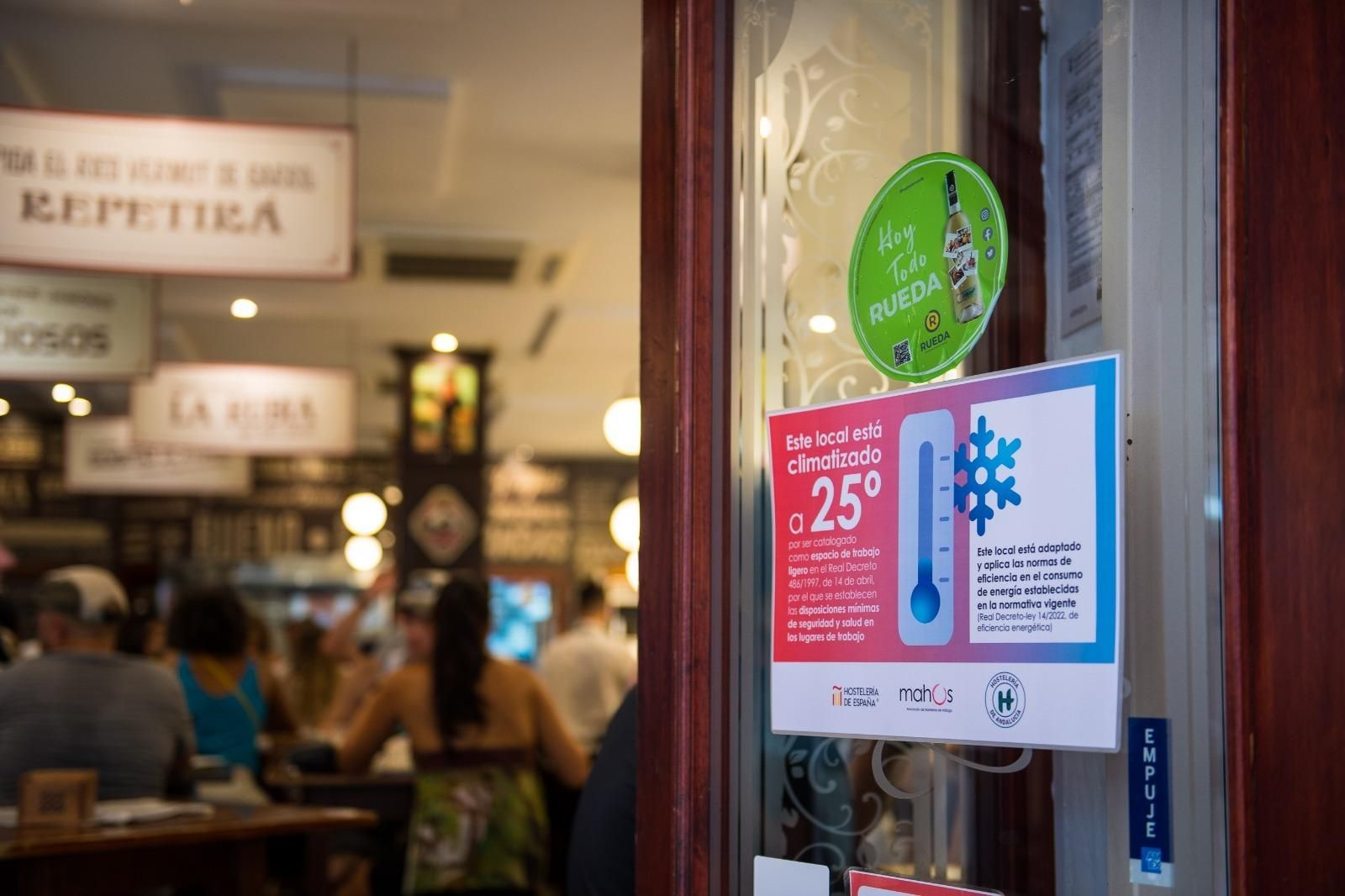 Imágenes de la puesta en marcha del Plan de Ahorro Energético en Málaga