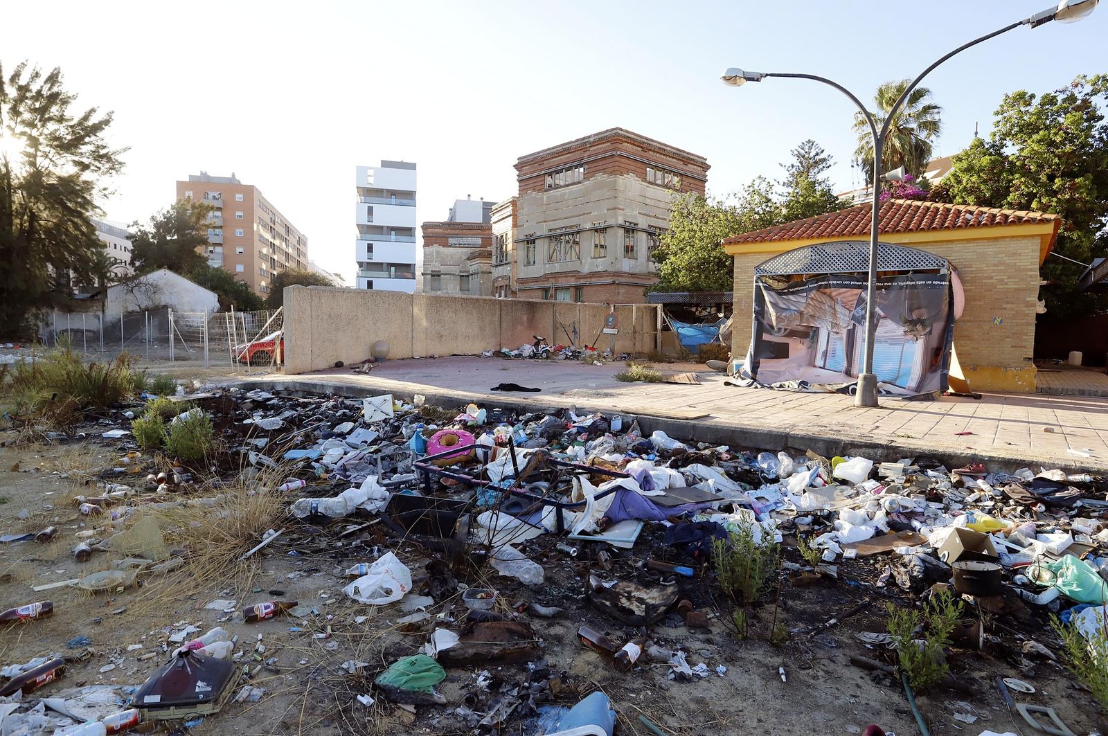 Imágenes de la antigua estación de tren de Huelva tras el incendio