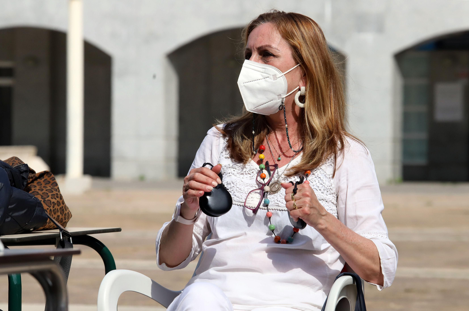 Imágenes del taller de tocar palillos de la programación de Cultura en los Barrios