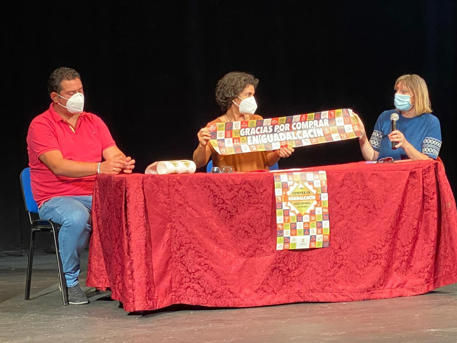 La alcaldesa Nieves Mendoza, durante la presentación de la campaña