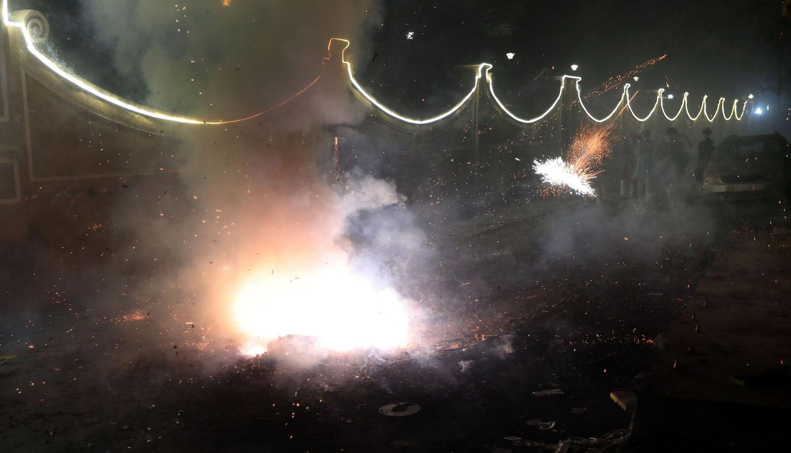 Las preciosas imágenes de la celebración del Diwali en India: un festival de luz y color