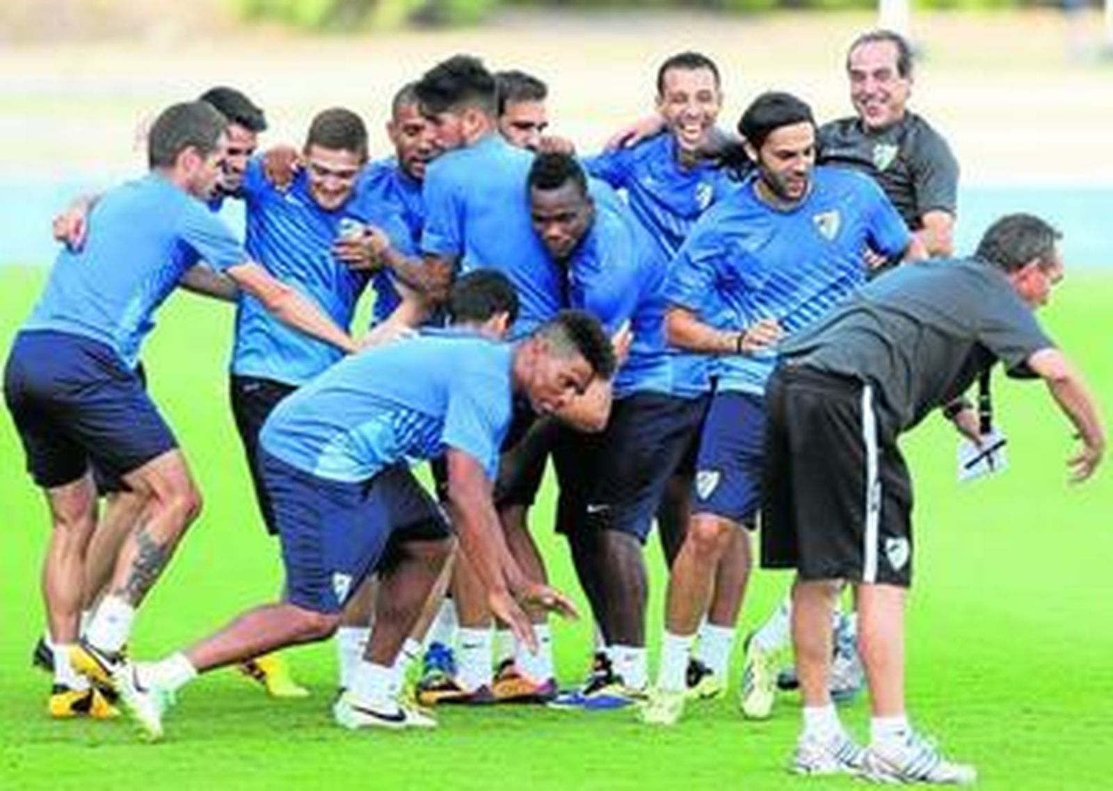 El Hamdaoui completa un circuito en el estadio de atletismo Ciudad de Málaga.