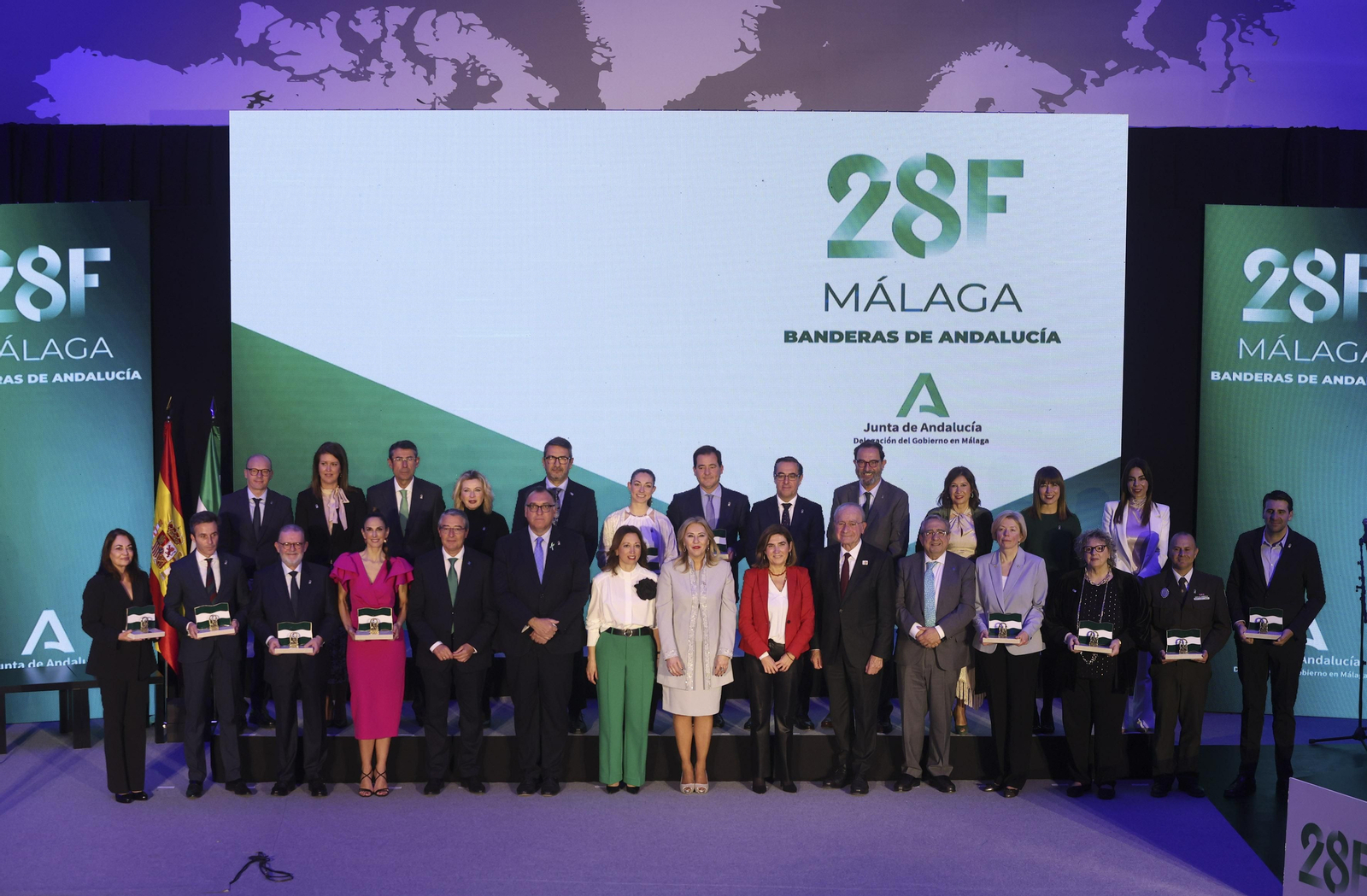 Las fotos de la entrega de las Banderas por el 28-F en Málaga