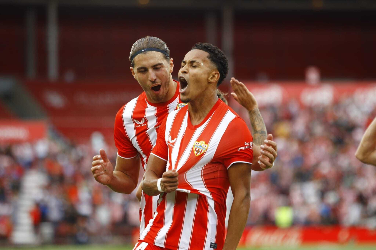 Lázar celebra junto a Babic uno de los cinco goles que ya suma este curso