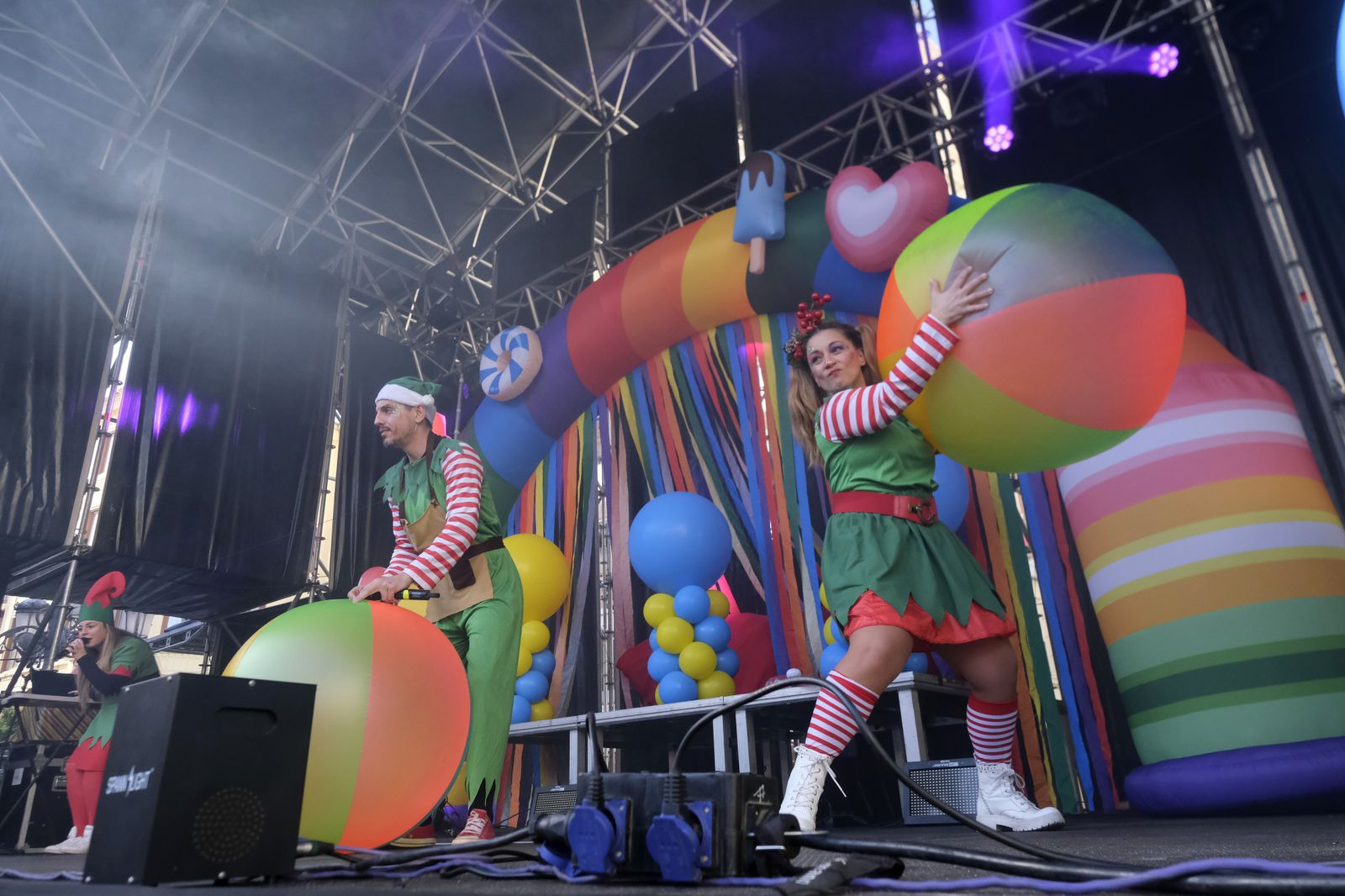 La fiesta infantil de Fin de Año en la plaza de las Tendillas de Córdoba, en imágenes
