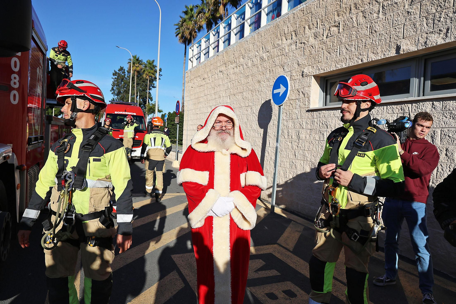 La mágica visita de Papá Noel a el Patio del Amor de Pediatría del Hospital Juan Ramón Jiménez