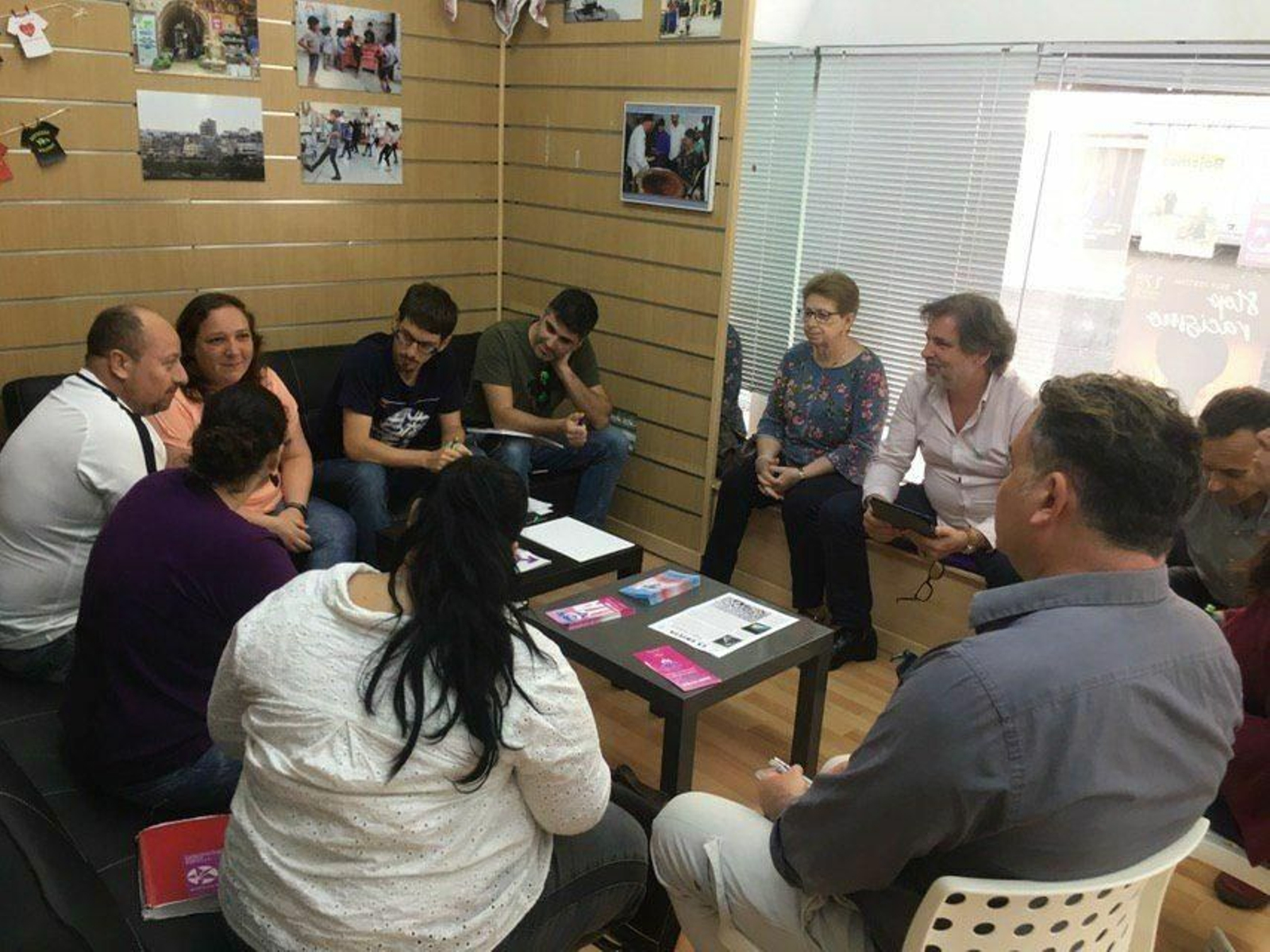 Representantes de Adelante Cádiz y Calle Viva, en la reunión de ayer.