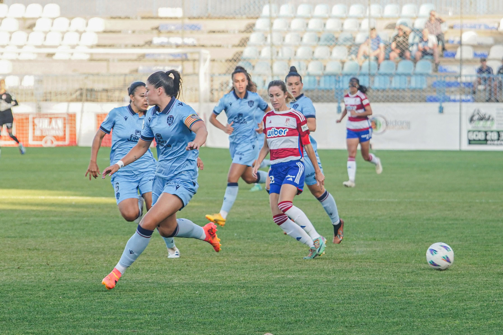 Las mejores imágenes del Granada CF - Levante UD en Motril