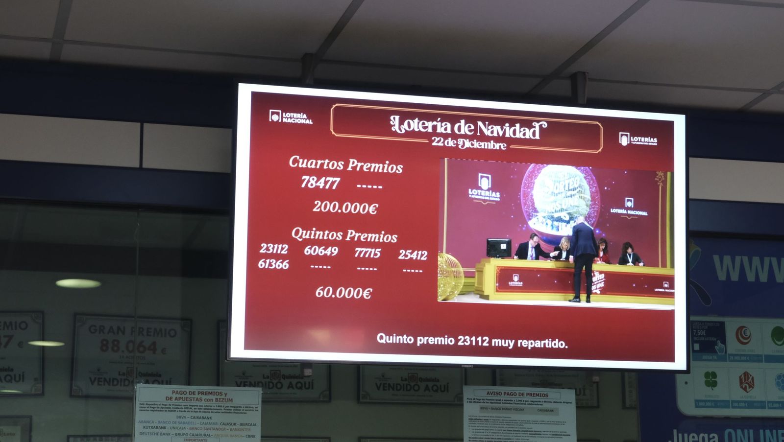 La lluvia de millones de la Lotería de Navidad llega a Roquetas, Las Norias, Las Cabañuelas y a Almería, en fotos