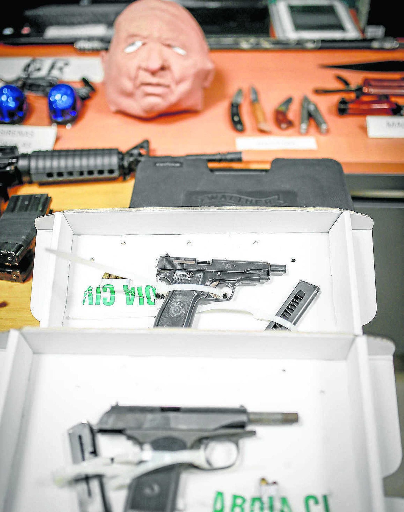 Material intervenido a la organización criminal que lideraba 'El Ojos'.