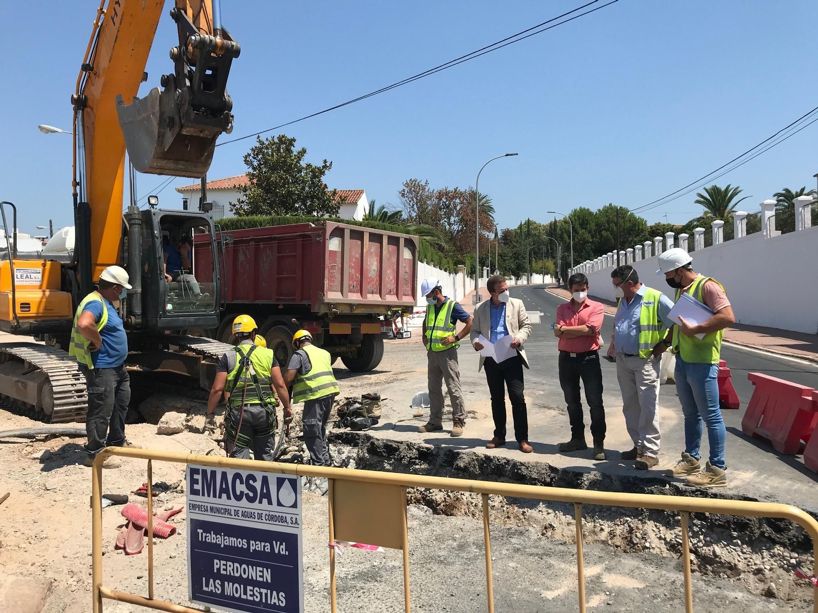 Un momento de la visita a las obras.