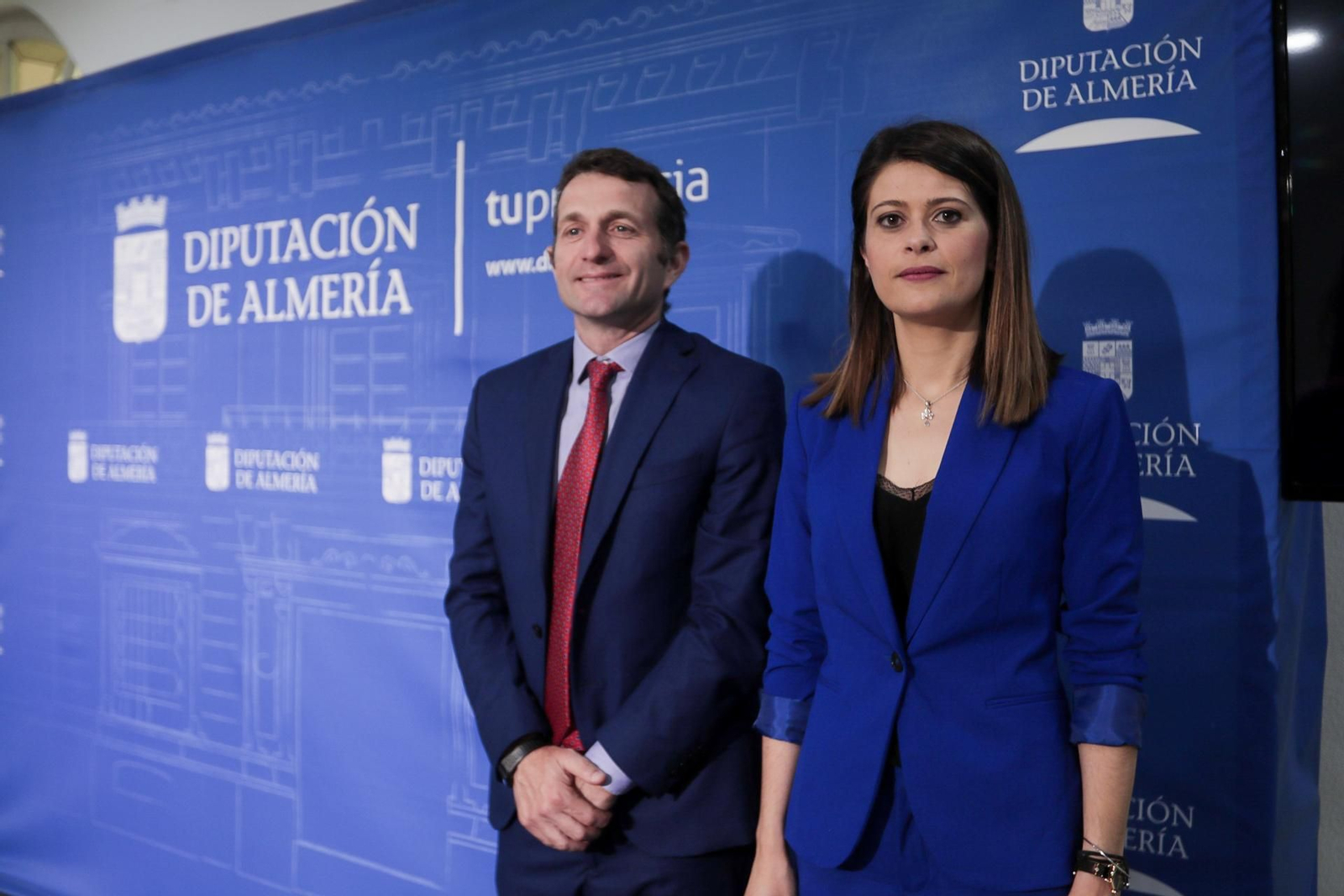 Ángeles Martínez, diputada de Deportes, con Antonio Huete, neurocirujano de Torrecárdenas